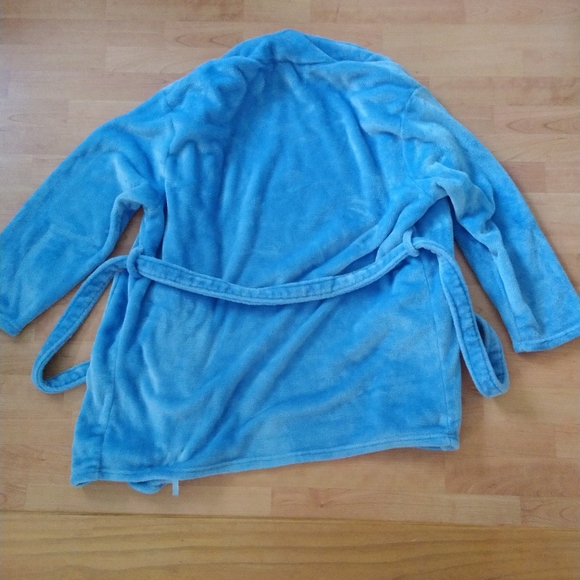 Cozy Fuzzy Robe - Picture 3 of 7